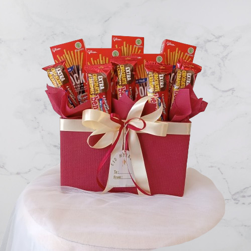 

Parcel Ramadhan Hari Raya Snack Box Baby Breath Red Gold Premium