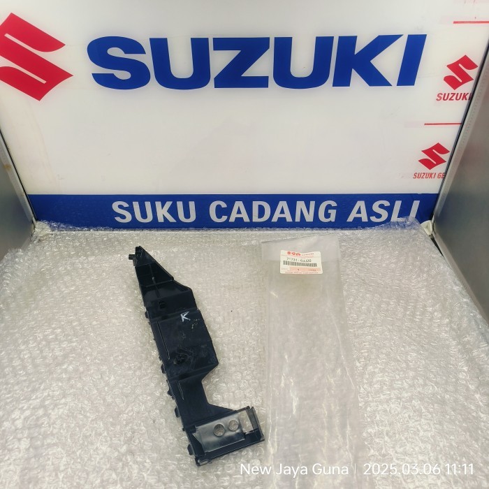 71731-63J00 Bracket Bemper Depan Kanan Suzuki Swift GL,ST,GT