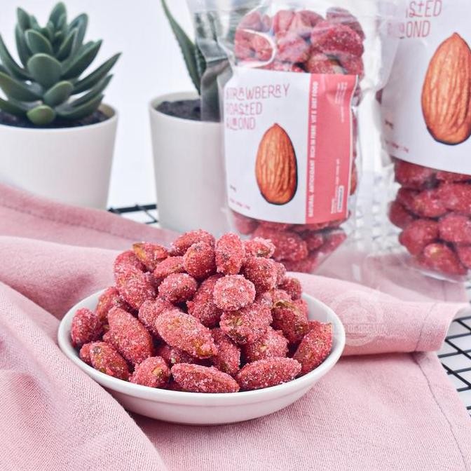 

Simply Strawberry Roasted Almond ( Kacang Almond Panggang Rasa Stroberi ) 500gr