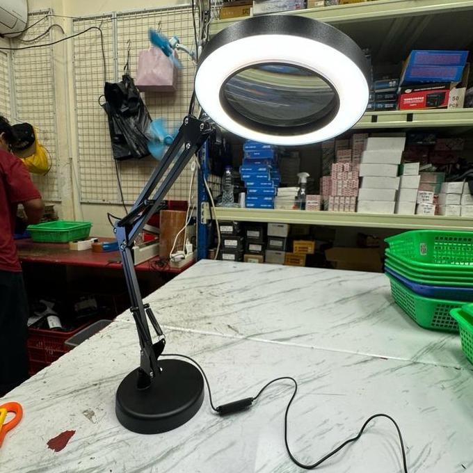 

Lampu Baca LED Kaca Pembesar 10x Pembesaran LT