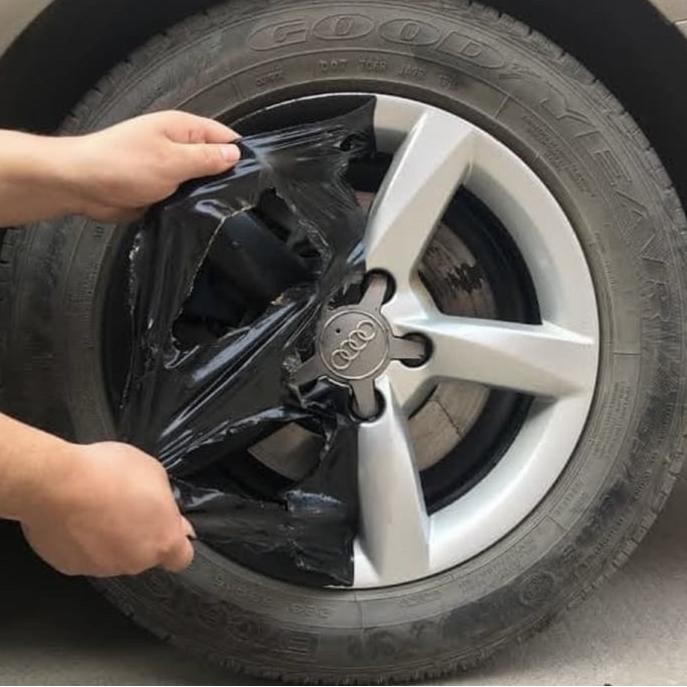 

Plastidip Carlas Warna C4+ Matte Black dan G4 Glossy Black Original murah