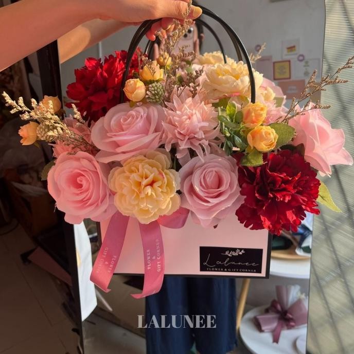 

Birthday Flower Bag Bloom Box Buket Bunga Premium Flower Basket Korea Terlaris