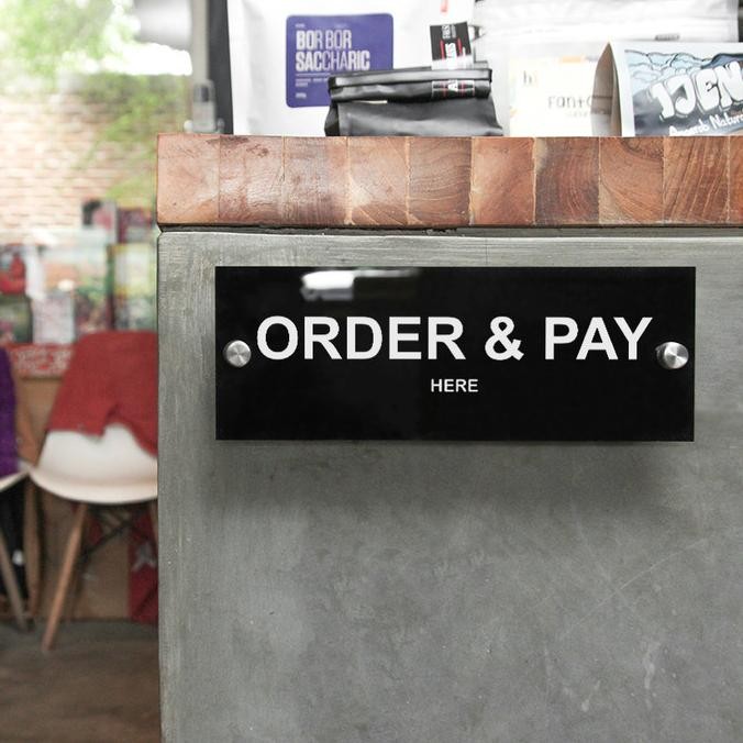 

Papan Tanda Order & Pay Here - Akrilik Hitam Pin 8x22 cm murah