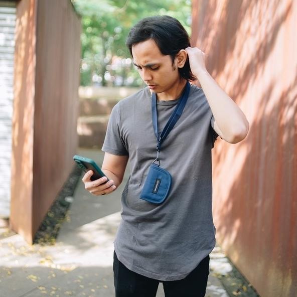 

fx-45 Wanderlust Hanging Lanyard Wallet Gantungan ID Card Bolzaa Navy Hemat