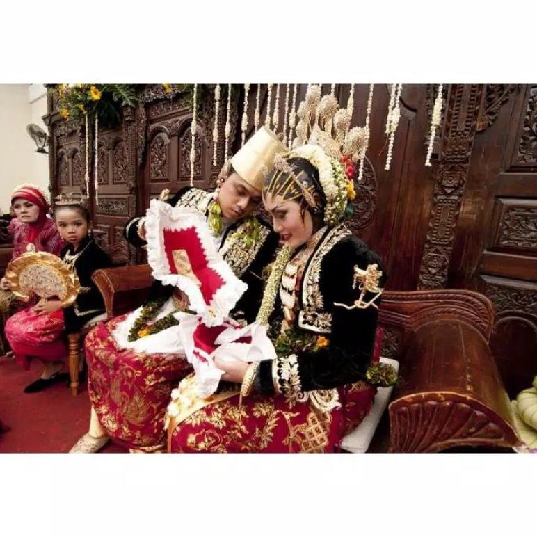 

Diskon Kacar Kucur / Adat Pernikahan Murah
