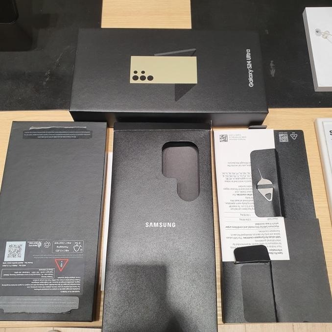 

CO DUS BOX S24 ULTRA ORI COPOTAN BERSERTA BUKU DAN KOTAK BAWAAN