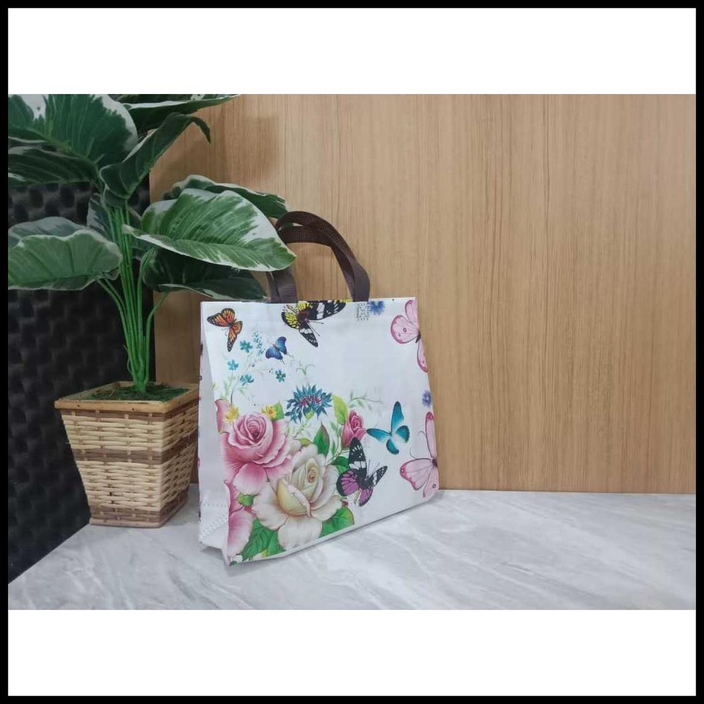 

Ready Isi 10 Pcs Tas Spunbond Motif/Tas Hampers Laminasi Premium {Terlaris|Best Seller}