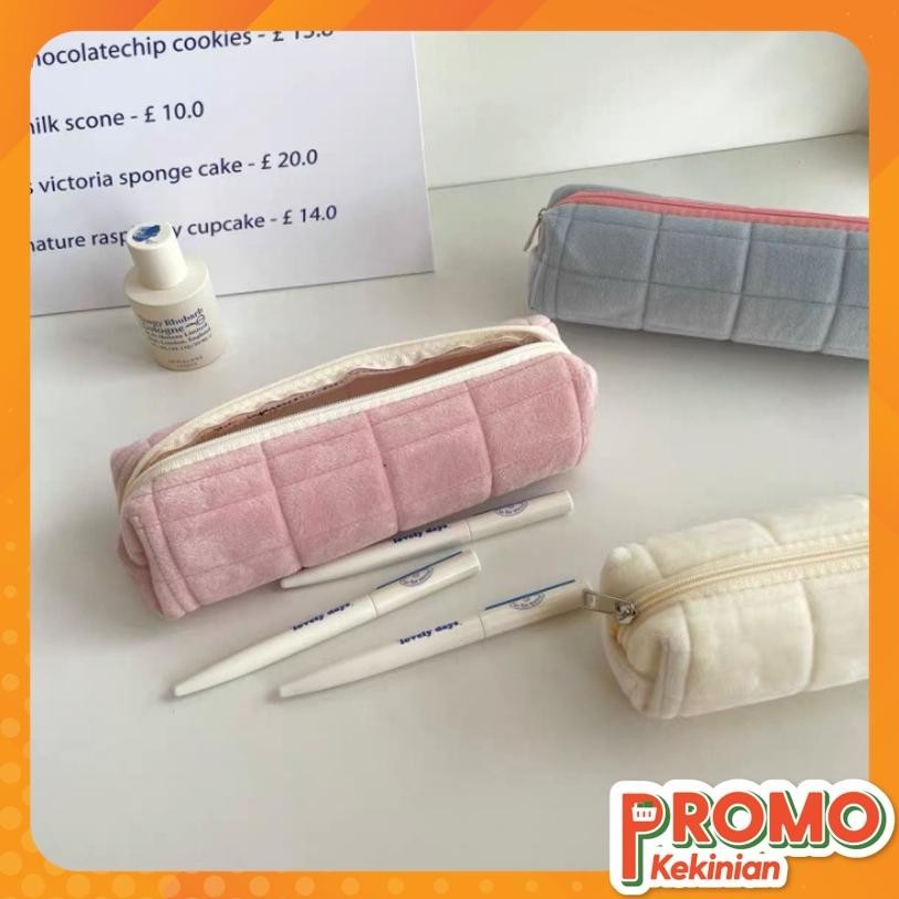 

PROMO KEKINIAN - T5958 TEMPAT POUCH PILLOW KOREA / KOTAK PENSIL SLETING VELVET AESTHETIC PASTEL / KOTAK PENSIL BULU / MAKE UP POUCH