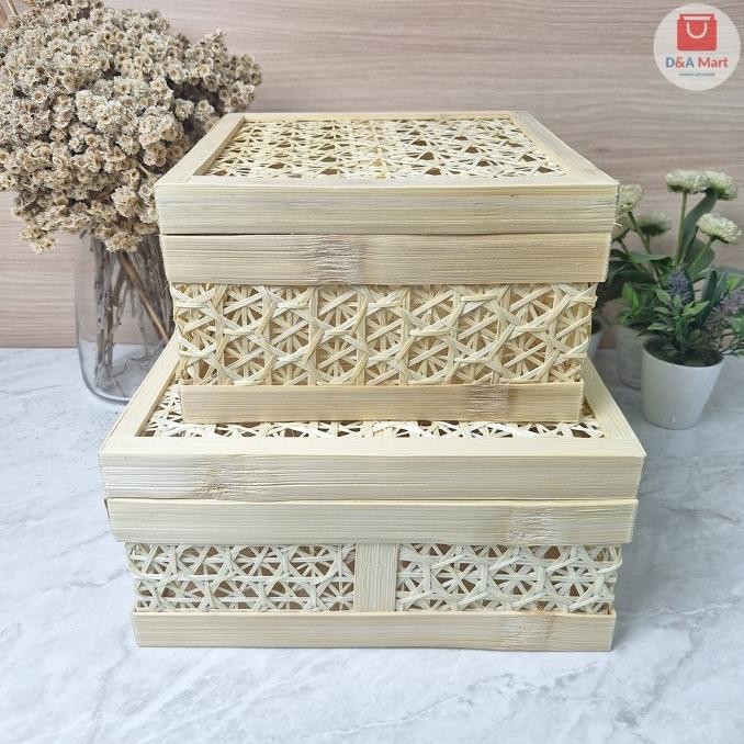 Keranjang Kotak Anyaman Bambu Alami Motif Batik Home Decor