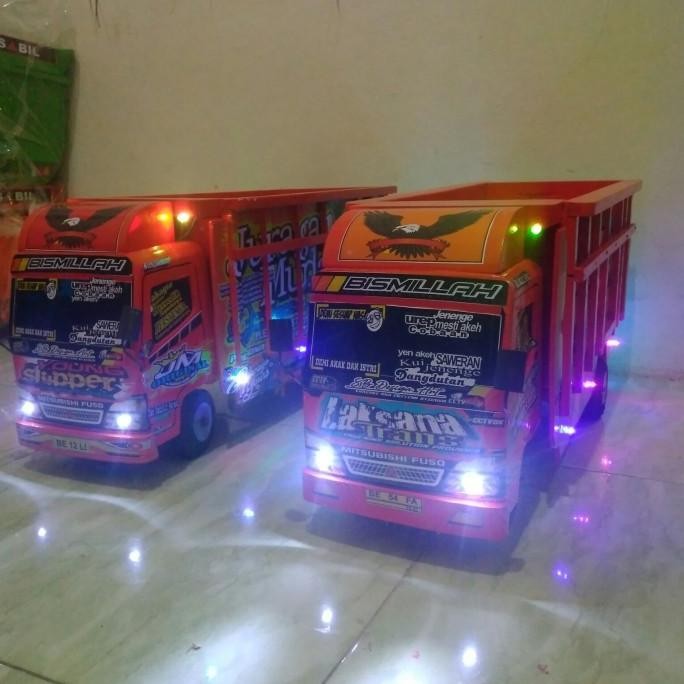 Terlaris Mainan mobil truk kayu miniatur truck oleng Stiker + LAMPU