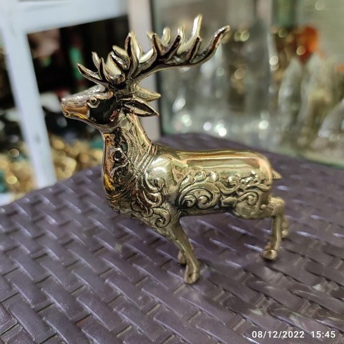 patung rusa emas bahan tembaga