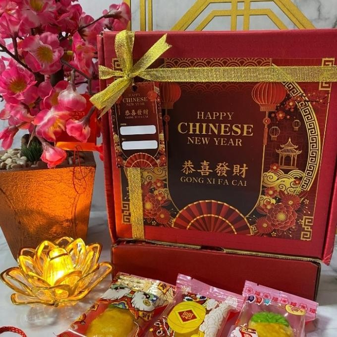 

Promo Hampers Imlek Nastar Taiwan Premium Pineapple Cake Isi 12 Pcs.