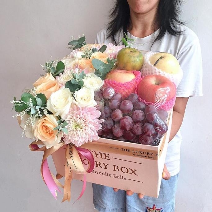 

Grosir Parcel Buah Dan Bunga Cantik / Hadiah Untuk Orang Sakit / Hadiah Ultah