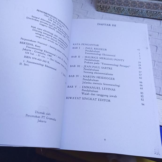 seri filsafat fenomenologi eksistensial k bertens murah