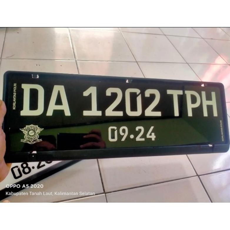 Plat Mobil Variasi Akrilik Putih-Hitam / Plat Mobil Font Baru