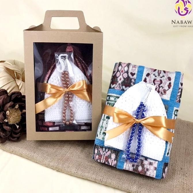 

Hampers Box Jinjing Coklat Isi Sajadah Peci Tasbih Souvenir Tahlilan Tasyakuran Oleh Oleh Haji Umroh Muslim Mutiara