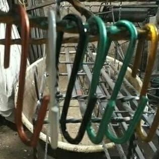 BESI KAITAN GANTUNGAN POT BUNGA/BESI PENGAIT BENTUK S (WARNA-WARNI)
