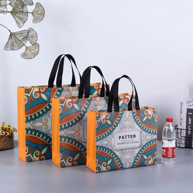 

Tas Goodie Bag Spunbond Anti Air | Banyak Motif Ukuran S - M - L Belanja
