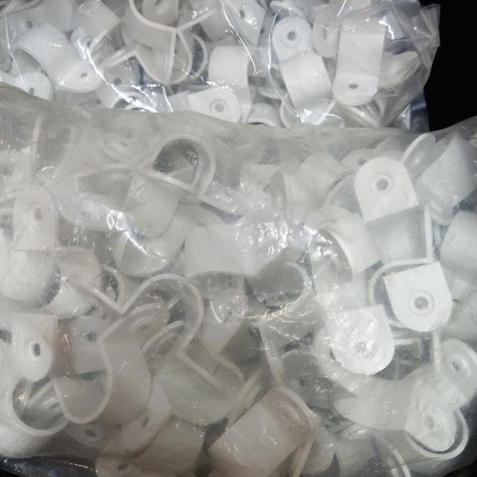 KLEM PIPA LISTRIK PVC HITAM BOSS / CLIPSAL 20MM 1 KANTONG ISI 100PCS