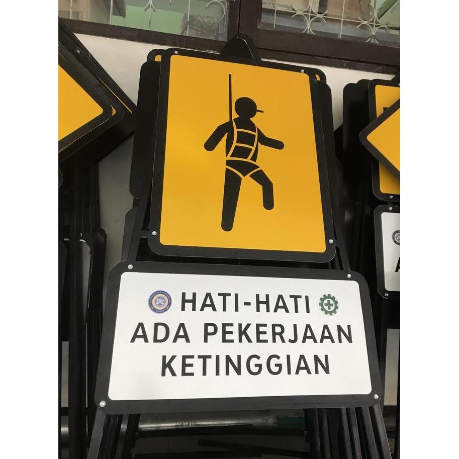 

TERBARU - Rambu Keselamatan Hati Hati Pekerjaan Ketinggian Safety Sign