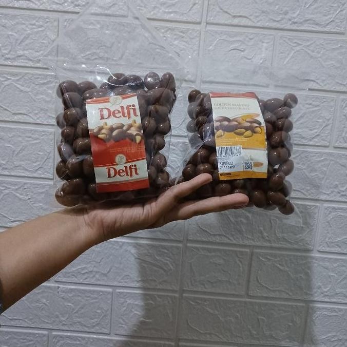 

Cokelat delfi isi kacang 500g