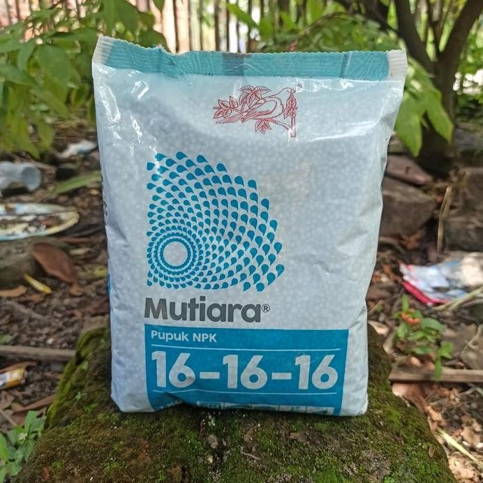 

Terlaris Pupuk Npk Mutiara 16-16-16 Kemasan 1Kg Penyubur Buah Bunga Dan Daun