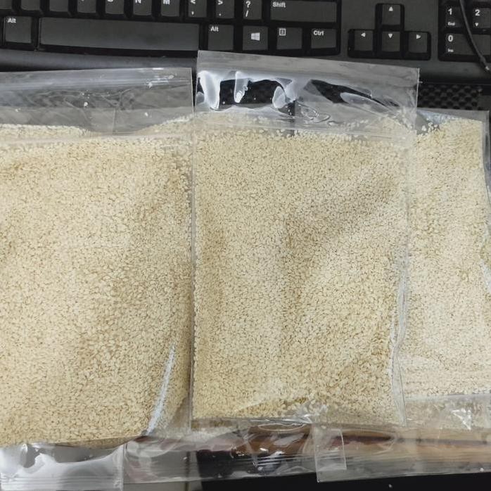 

Terlaris Wijen Putih / White Sesame Seeds 1Kg / 1000Gr