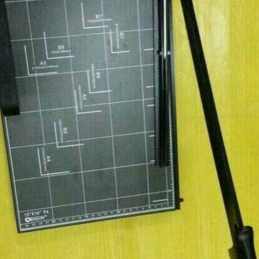 

Alat Pemotong Eta R Cutter Uuran F4 Mer Gin