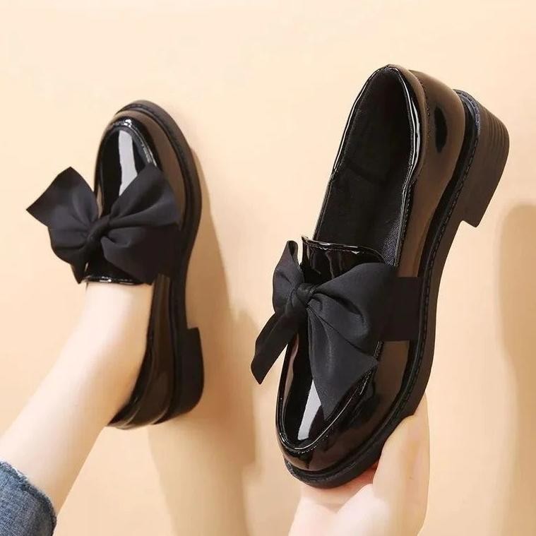 KEKINIAN SEPATU WANITA HITAM GLOSSY DOCKMART OXFORD PITA BESAR PANTOFEL KERJA KANTOR CASUAL PESTA FO