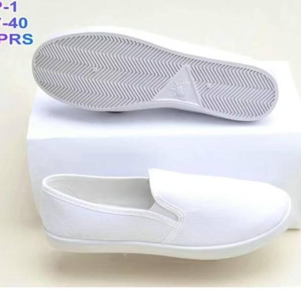 Sepatu Wanita Putih s Dan Hitam s Tanpa Tali / Sepatu Haji Bahan