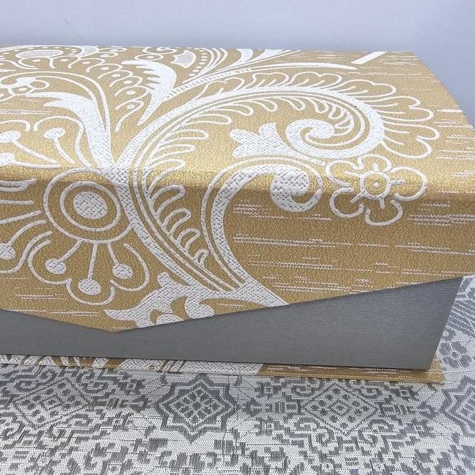 

ready Box Magnet dasi wallpaper 22x11 / kotak kue lapis separo