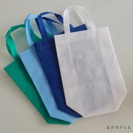 

ready 1 LUSIN/12 PCS - Tas Spunbond Press Box 3D Kotak 22x26x20 cm Kantong Goodie Bag Dus Kue Nasi Bento Hantaran 18x18 20x20 cm