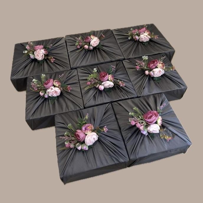 

HIDDEN HANTARAN KOSONGAN (BOX, KAIN SATIN, DAN KARANGAN BUNGA)
