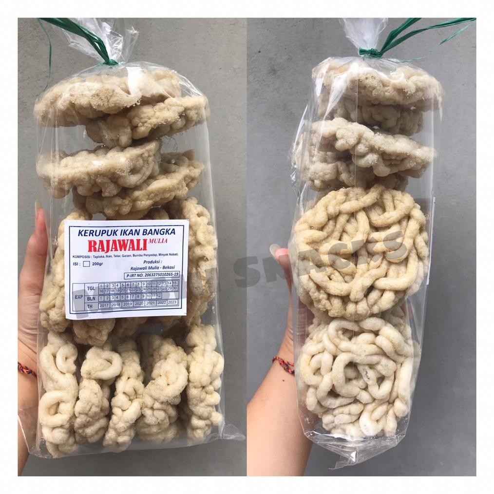 

PJ Kerupuk Bangka Kulit Ikan Cap Rajawali Mulia / Krupuk Keriting Khas Bangka / Kerupuk Item / Krupuk Hitam Bangka