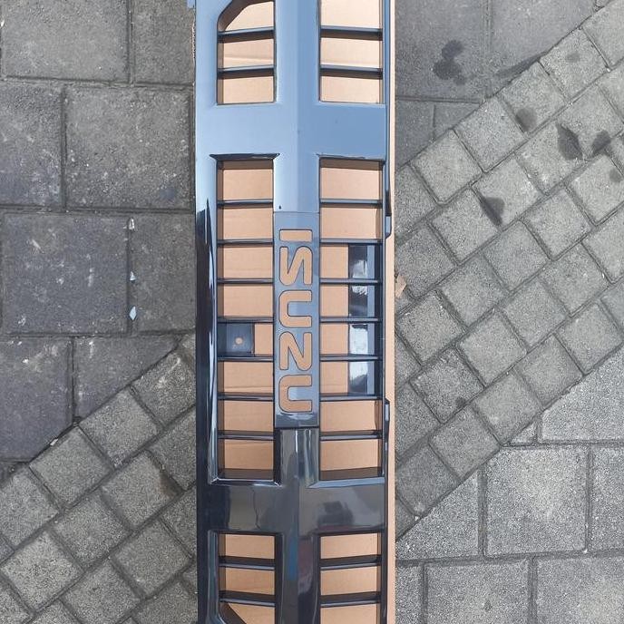 . GRILL GRILLE RAM RAMBANG DEPAN ISUZU PANTHER PICK UP 2010 *6761