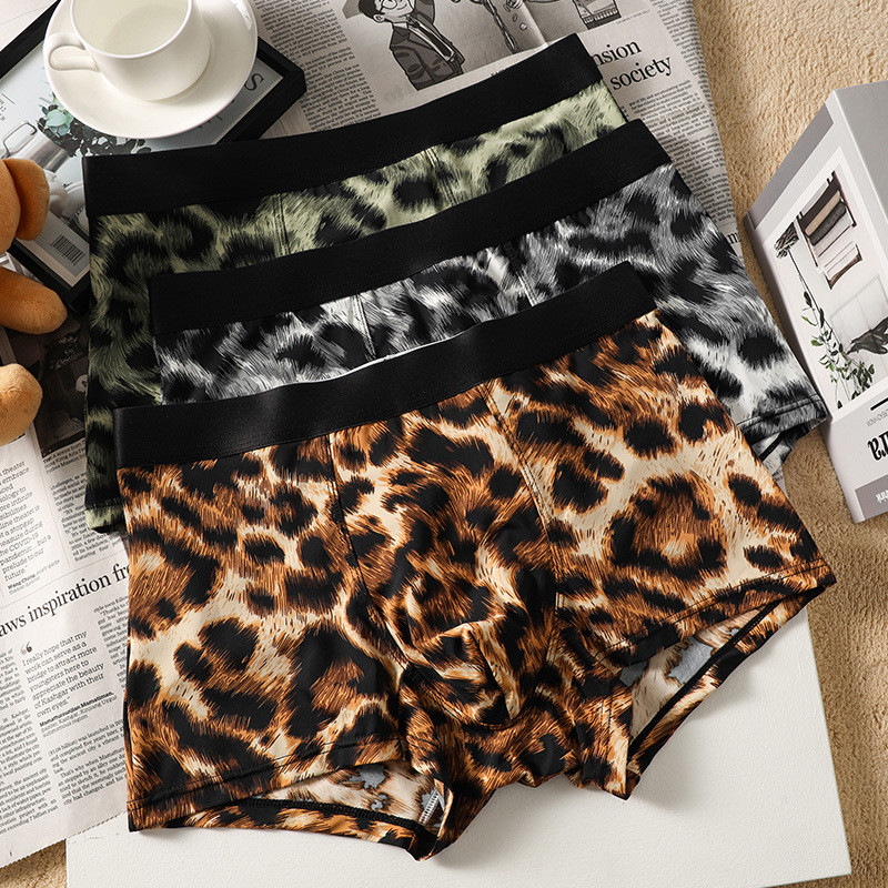 Celana Boxer Pria Seksi Pinggang Sedang Cetakan Macan Tutul Bernapas