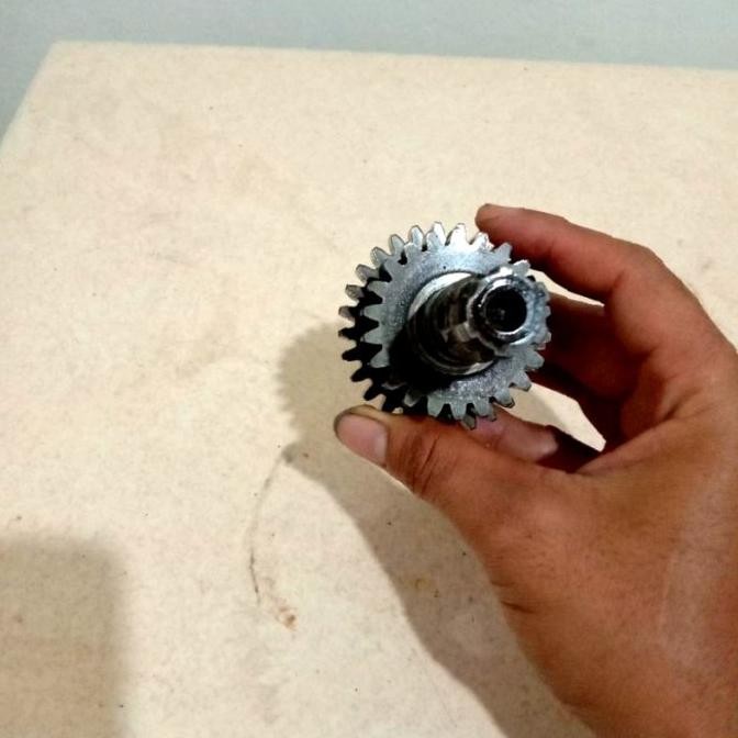 Sparepart dan Aksesoris kendaraan  As Gear depan Suzuki A 100 A100. Original. Seken bekas copotan mo
