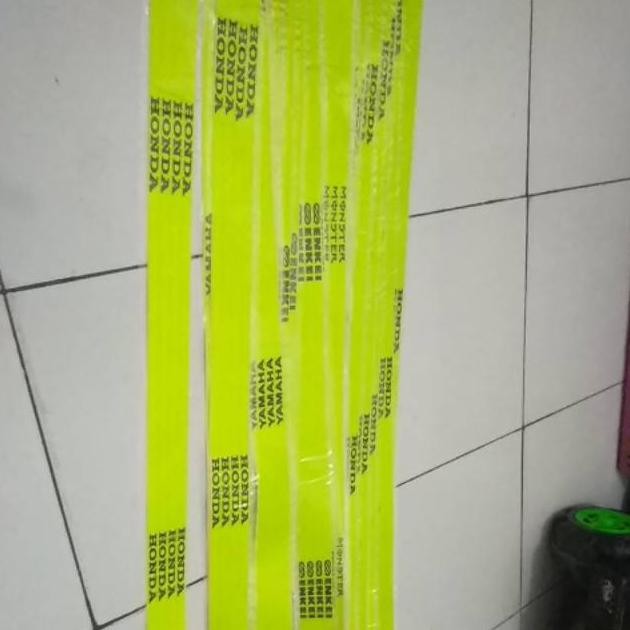 

Skotlet list velg panjang isi 4 warna KUNING STABILO yg ada tulisan nya