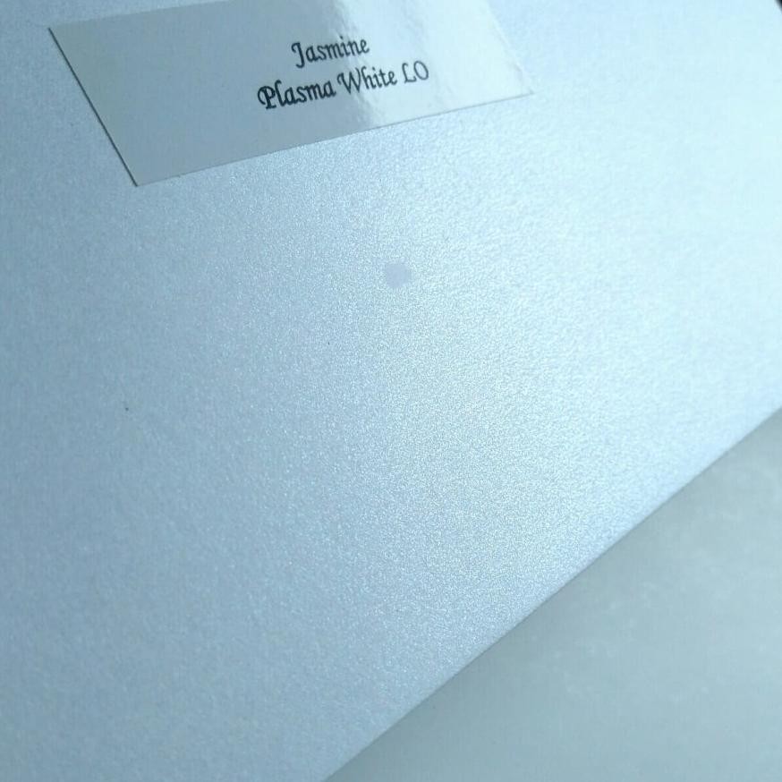 

( 50 lembar ) Kertas Undangan / Karton Jasmine Plasma White Ukuran Folio / 21.5 Cm x 33 Cm AST