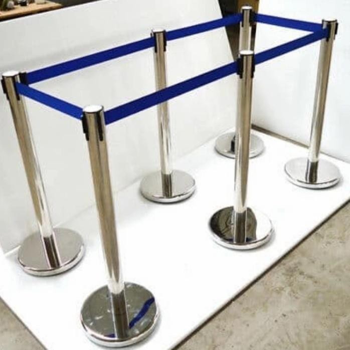 

Tiang Pita Pembatas / Tiang Antrian Pita Warna Silver Murah Original Dan Terpercaya