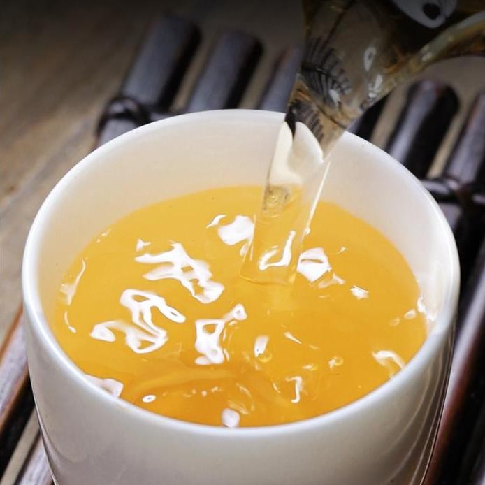 

Puerh Raw Tea Brick Yunnan Menghai Big Tree - 2.000 Gr Maison Auratea