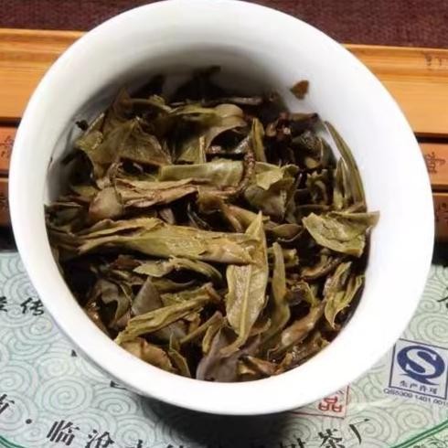 

Yunnan Puerh Raw Tea Spring Tea Daxueshan 357Gr Maison Auratea