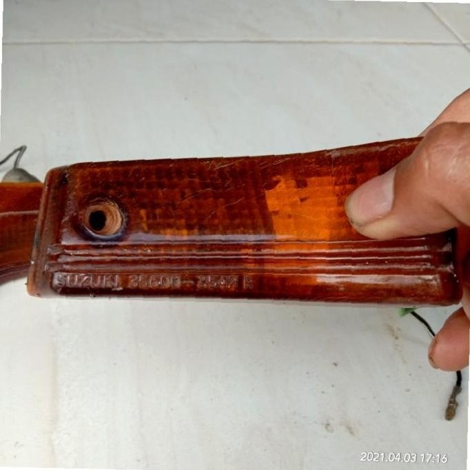 Sparepart dan Aksesoris kendaraan  Lampu Sein sen Suzuki Rc 100 Bravo. Original. Seken bekas copotan
