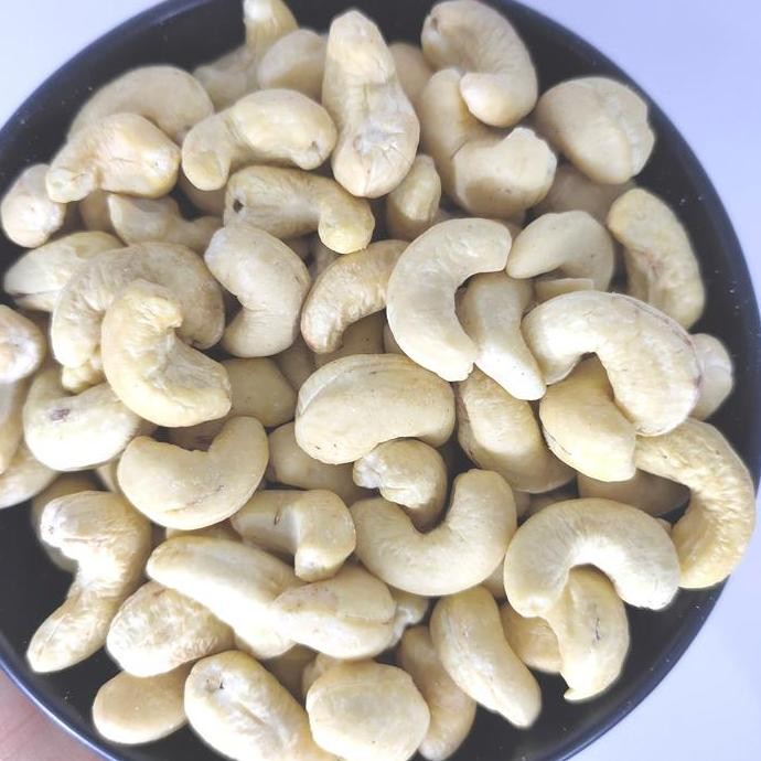 

1Kg Kacang Mede - Mete - Mentah - Raw Cashew - Jumbo - Utuh Sulawesi