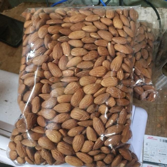 

Kacang Almond Panggang Kupas 1Kg Premium