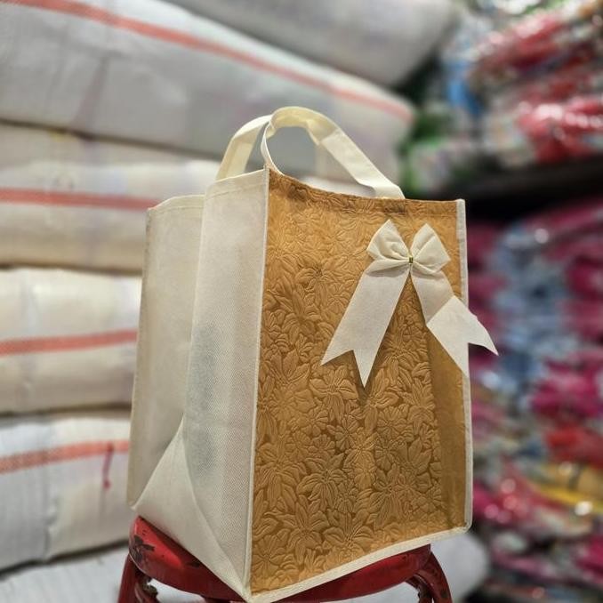 

ready stock [Isi 12 pcs] Tas Hajatan Pita Embos Box 22x22
