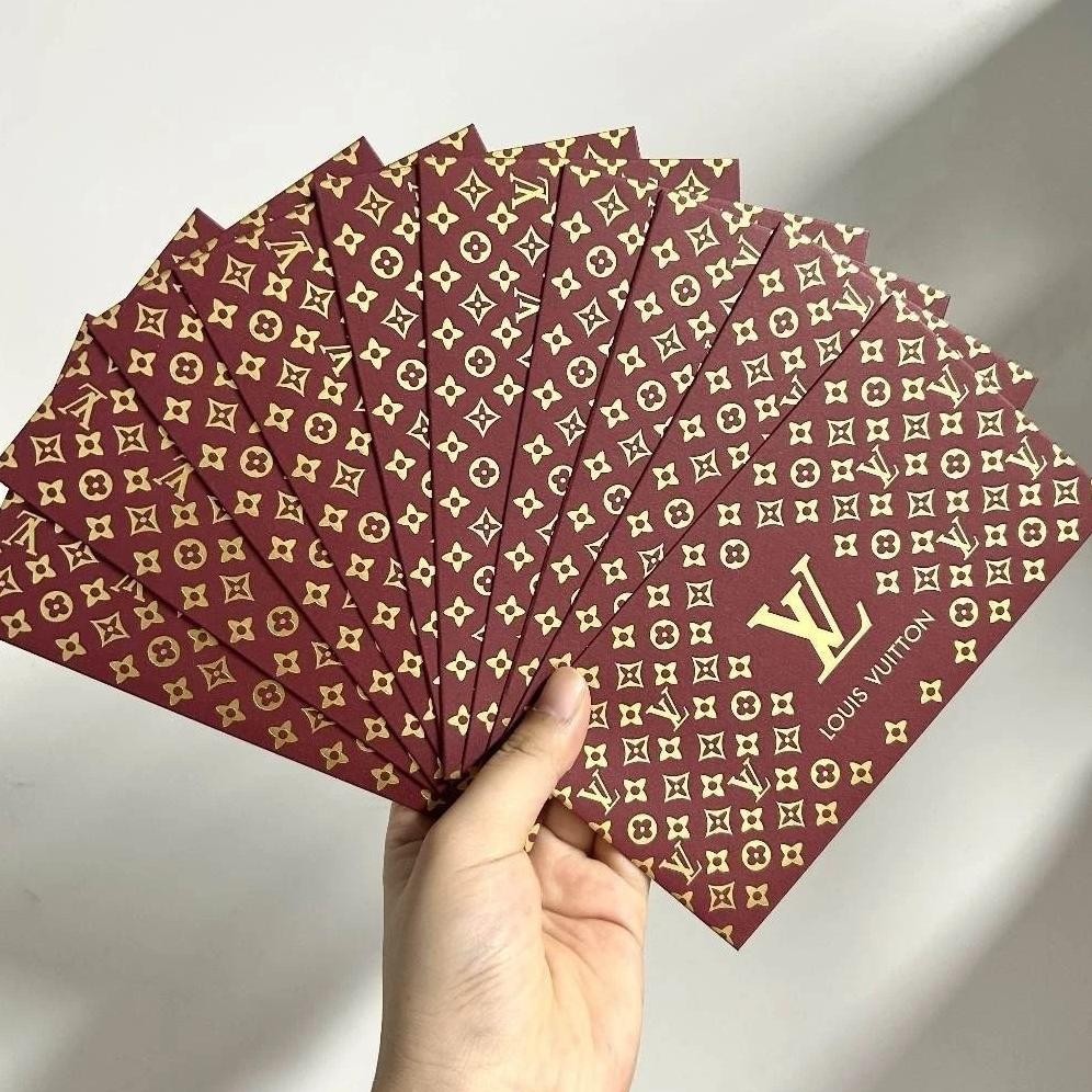 

Baru Amplop Angpao Merah Motif LV PRADA GUCCI CHANEL DIOR Lebaran