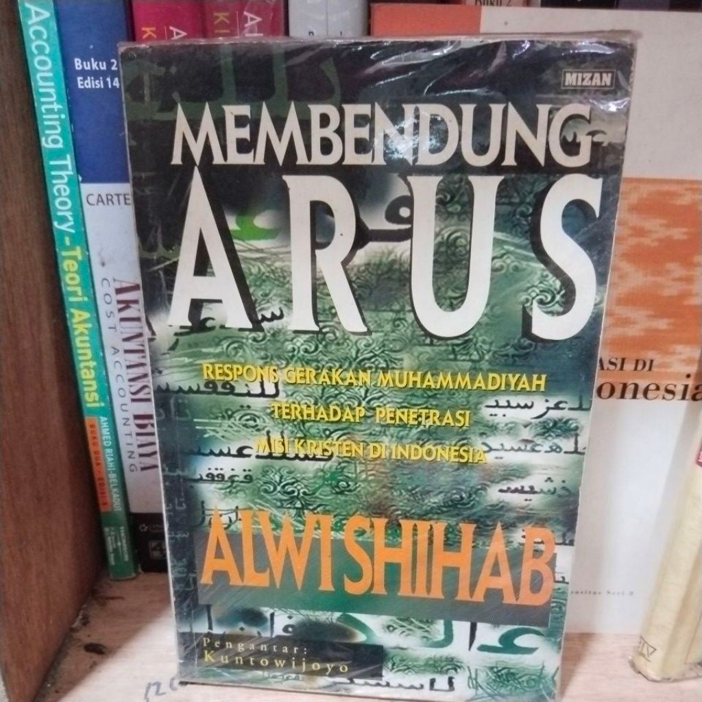 BUKU ORIGINAL MEMBENDUNG ARUS. ALWI SHIHAB