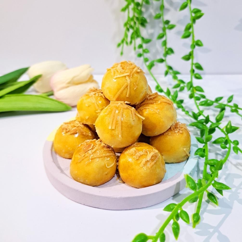 

Promo..!!! Kue Nastar Spesial Keju Beli 1 Toples Gratis 1 Kemasan Pouch Kue Semprit / Sagu Biba Snacks Uy-23