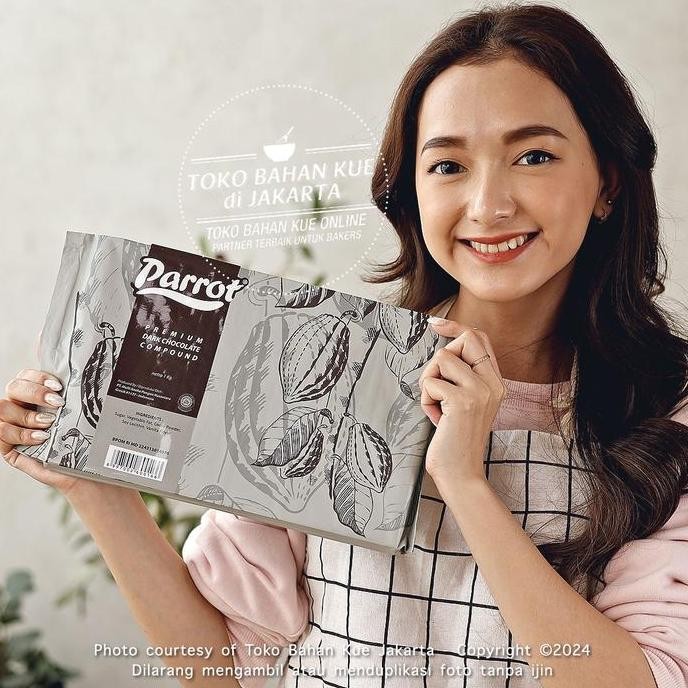 

Cokelat Batang Parrot Premium 1Kg Dark Chocolate Compound Coklat Masak